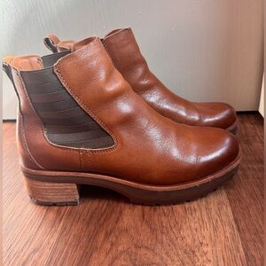 Kork-ease waylin Leather Chelsea Boot with Elastic Panels